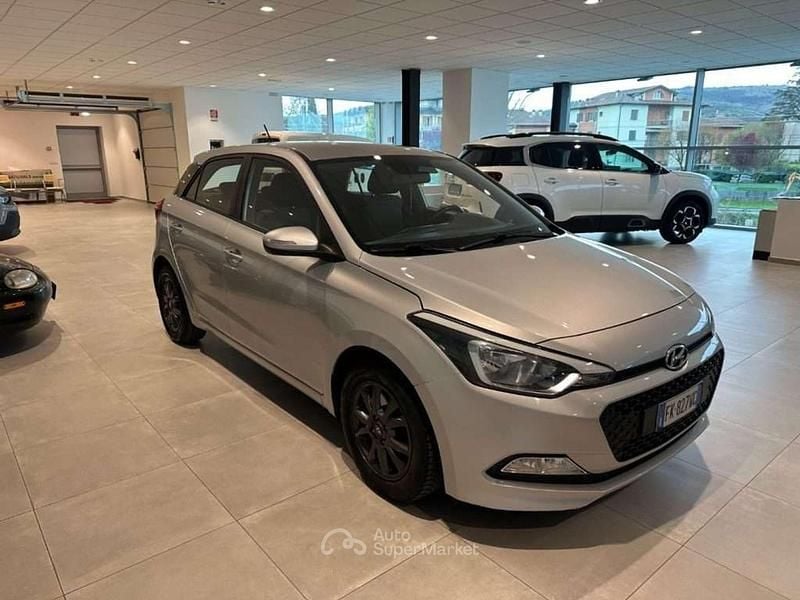 Usata Hyundai i20 Style 75 CV (55 kW) 2017 Grigio Berlina