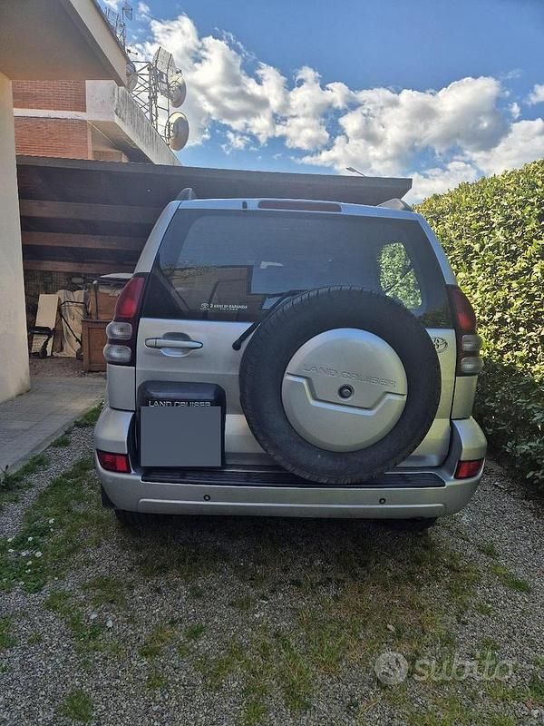 Usata Toyota Land Cruiser 173 CV (127 kW) 2006 Grigio Station wagon