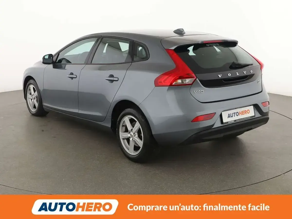 Usado Volvo V40 Kinetic 120 CV (88 kW) 2017 Gris Familiar