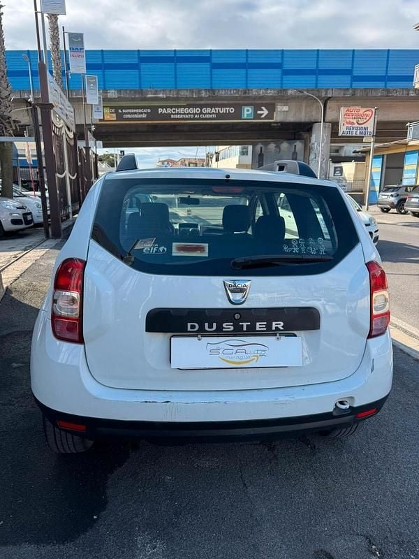 Usata Dacia Duster Lauréate 104 CV (76 kW) 2015 Bianco SUV