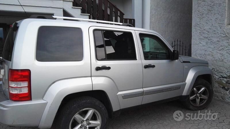 Usata Jeep Cherokee 177 CV (130 kW) 2010 SUV