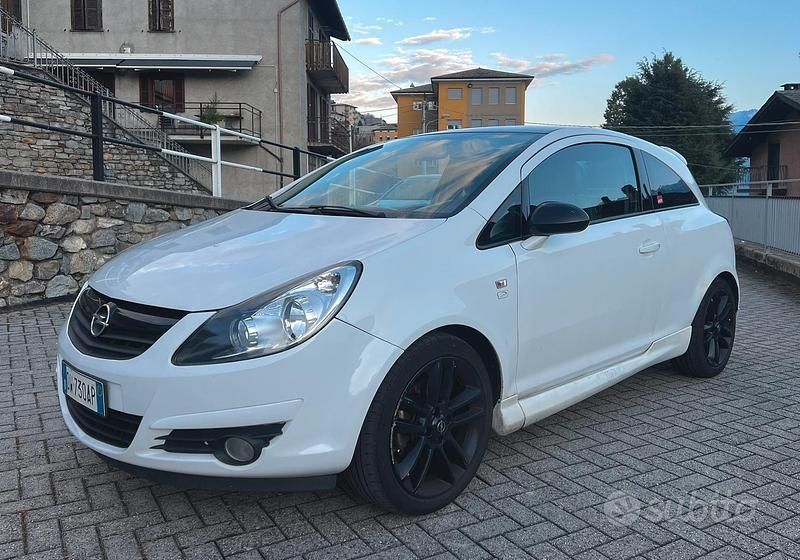 Usata Opel Corsa Sport 90 CV (66 kW) 2009 Bianco Berlina