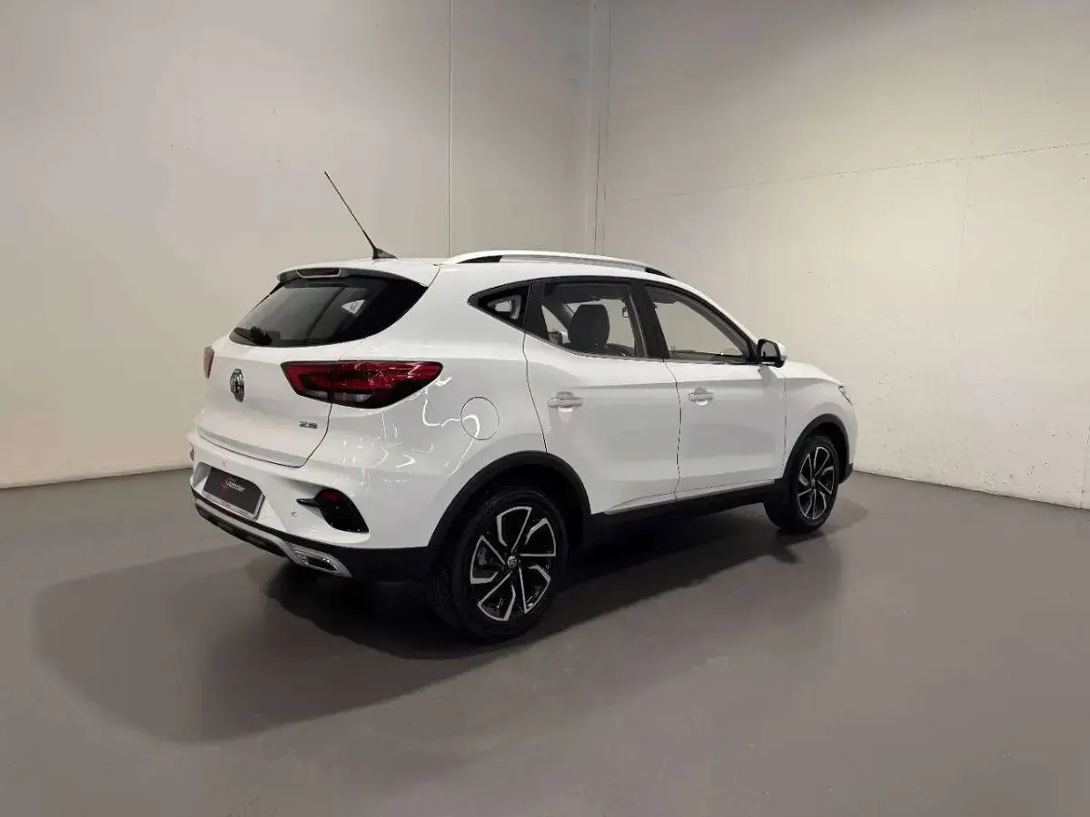 Usata MG ZS Luxury 106 CV (77 kW) 2024 Bianco SUV