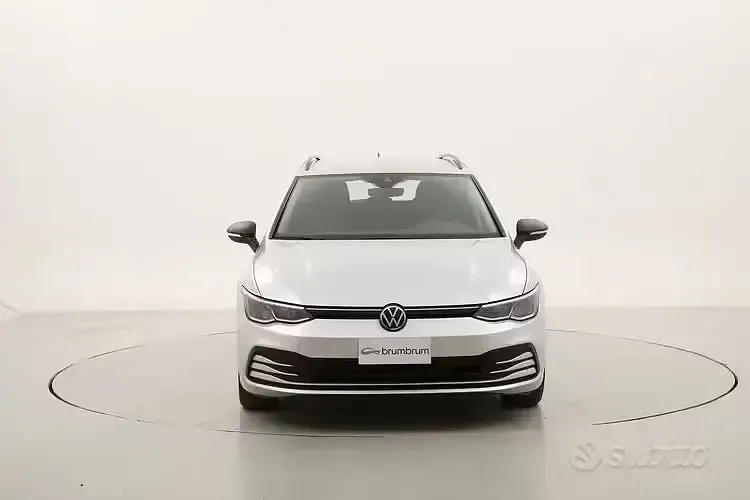 Usata VW Golf VIII Life 116 CV (85 kW) 2021 Grigio Station wagon