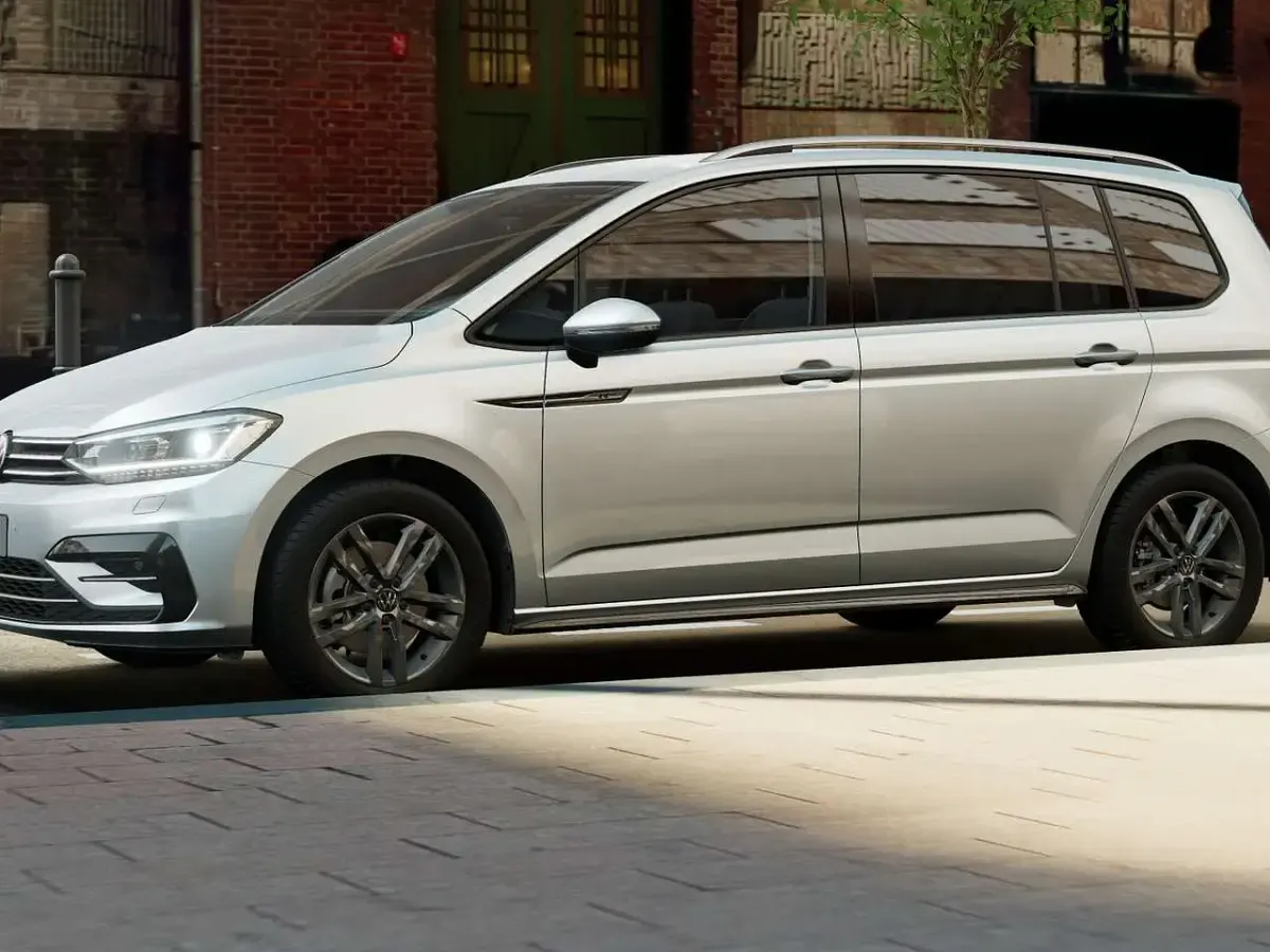 Nuova VW Touran Business 150 CV (110 kW) 2026 Dolomite silver metallizzato Monovolume