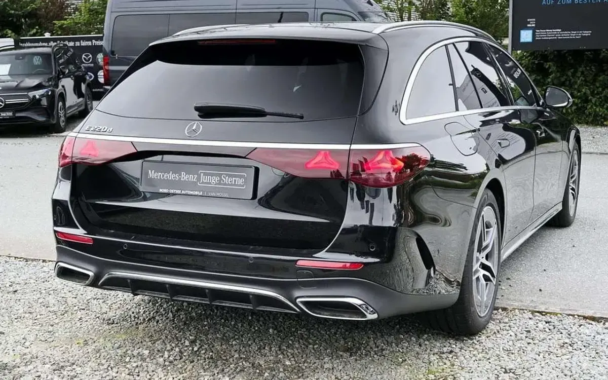 Usata Mercedes E220 AMG 197 CV (144 kW) 2025 Black metallic Station wagon