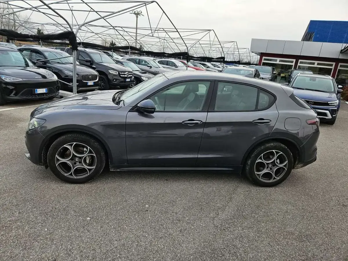 Usata Alfa Romeo Stelvio Sprint 160 CV (117 kW) 2023 Grigio SUV