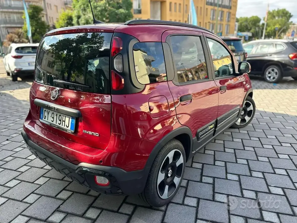 Usata Fiat Panda Cross Cross 69 CV (50 kW) 2025 Rosso Utilitaria