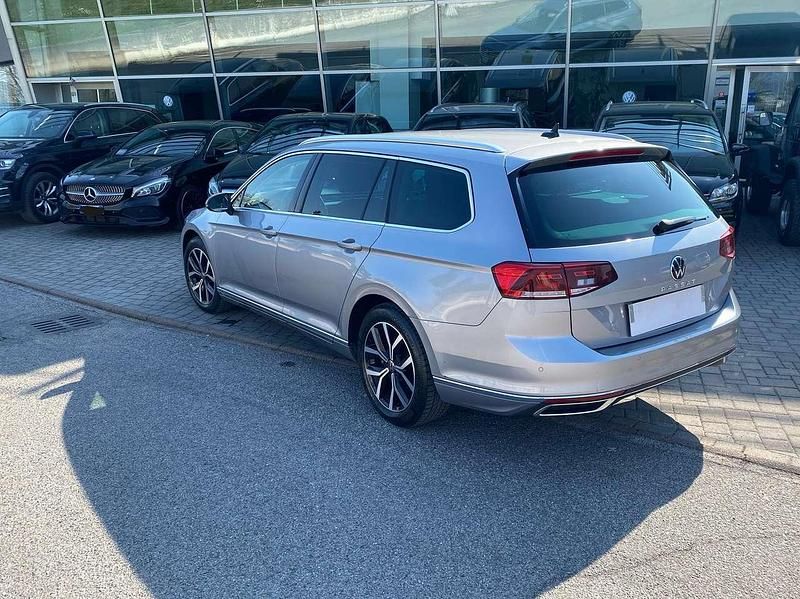 Usata VW Passat Executive 150 CV (110 kW) 2022 Argento Station wagon