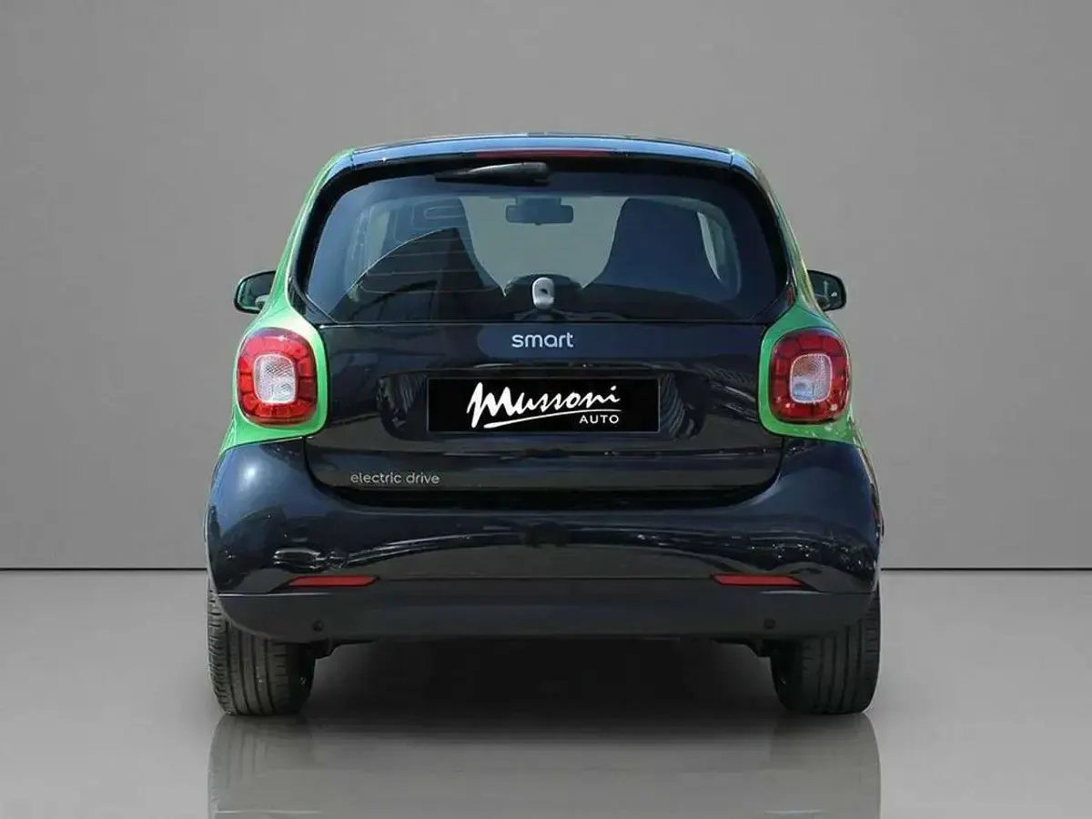 Usata Smart ForTwo Electric Drive Passion 41 kW (56 CV) 2018 Nero/verde Utilitaria