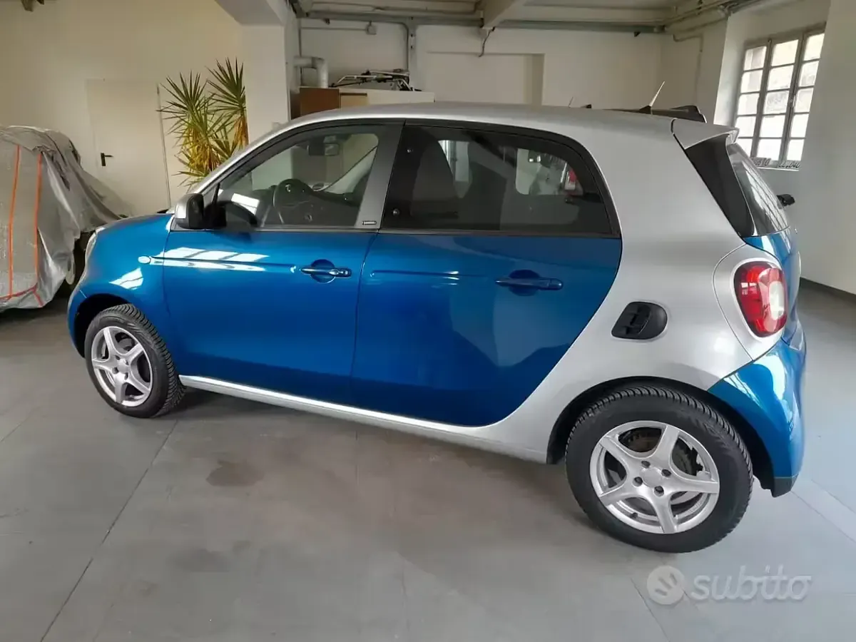Usata Smart ForFour Prime 90 CV (66 kW) 2016 Blu Utilitaria