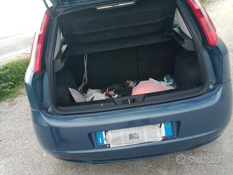 Usata Fiat Punto 90 CV (66 kW) 2008 Blu Berlina