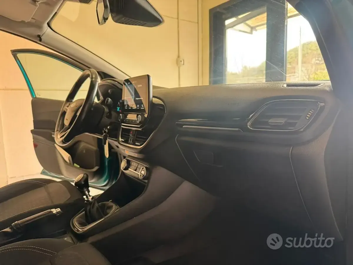 Usata Ford Fiesta Titanium 85 CV (62 kW) 2018 Blu Utilitaria