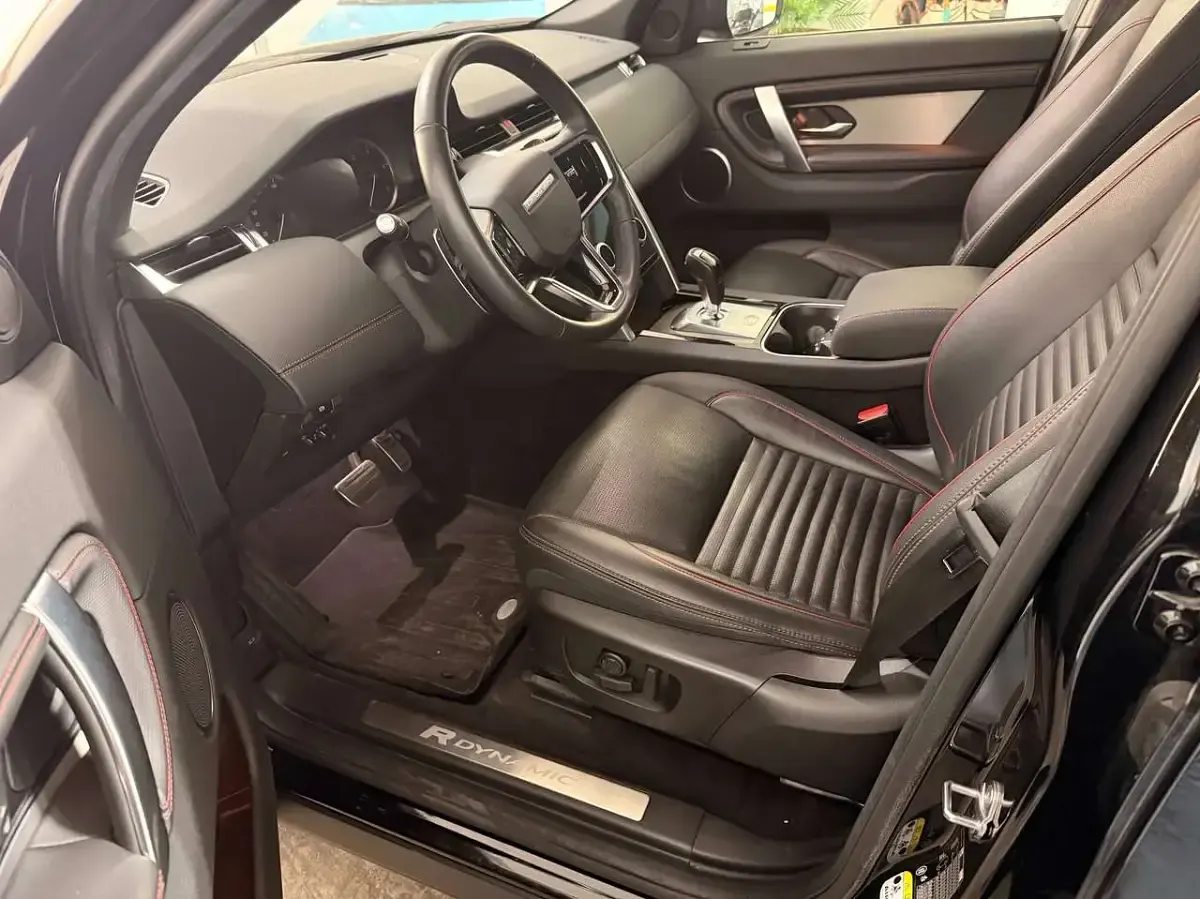 Usata Land Rover Discovery 5 SE Dynamic 163 CV (119 kW) 2023 Nero SUV