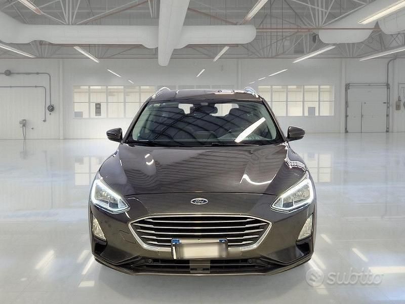 Begagnad Ford Focus Titanium 120 HK (88 kW) 2019 Grå Kombi