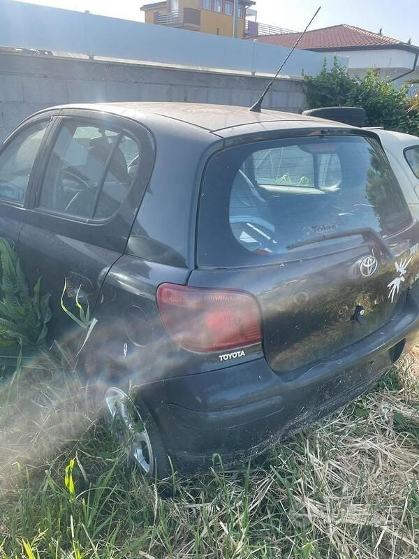 Usata Toyota Yaris 75 CV (55 kW) 2002 Nero Utilitaria