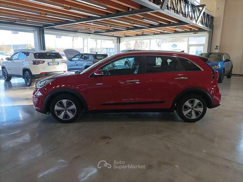 Usata Kia Niro Style 140 CV (102 kW) 2017 Rosso SUV