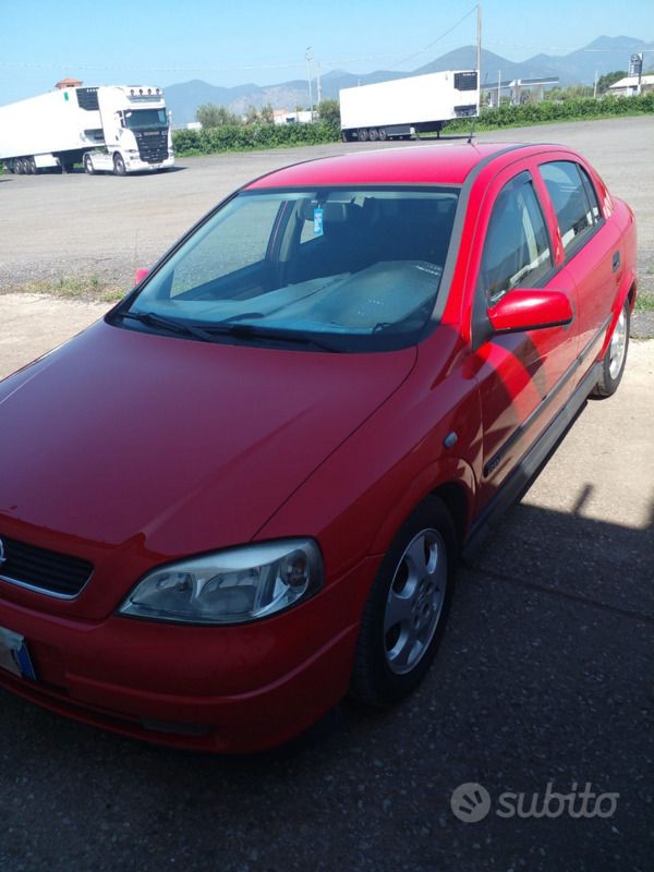 Usata Opel Astra 101 CV (74 kW) 2001 Rosso Utilitaria
