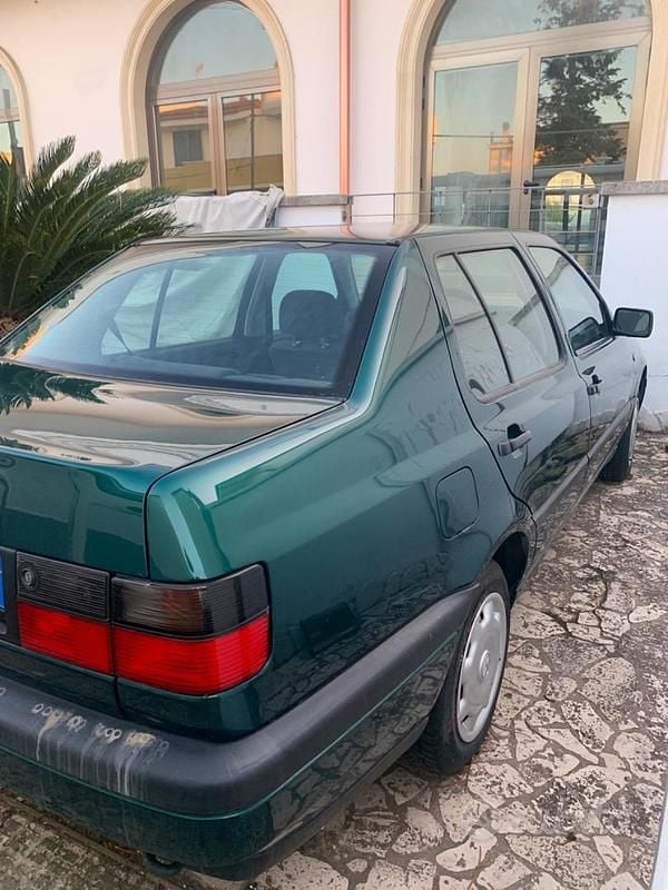 Usata VW Vento 75 CV (55 kW) 1997 Verde Berlina