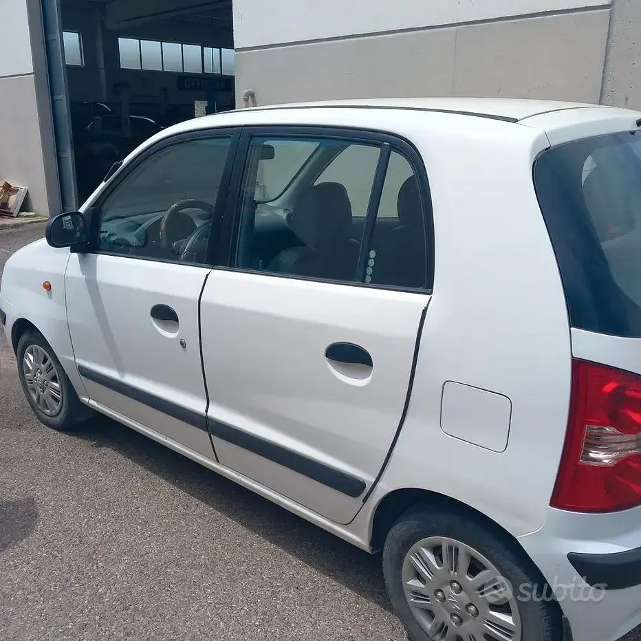 Usata Hyundai Atos 63 CV (46 kW) 2007 Bianco Utilitaria