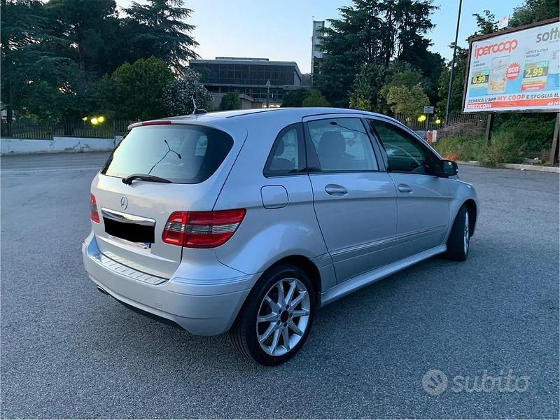 Usata Mercedes B180 109 CV (80 kW) 2010 Monovolume