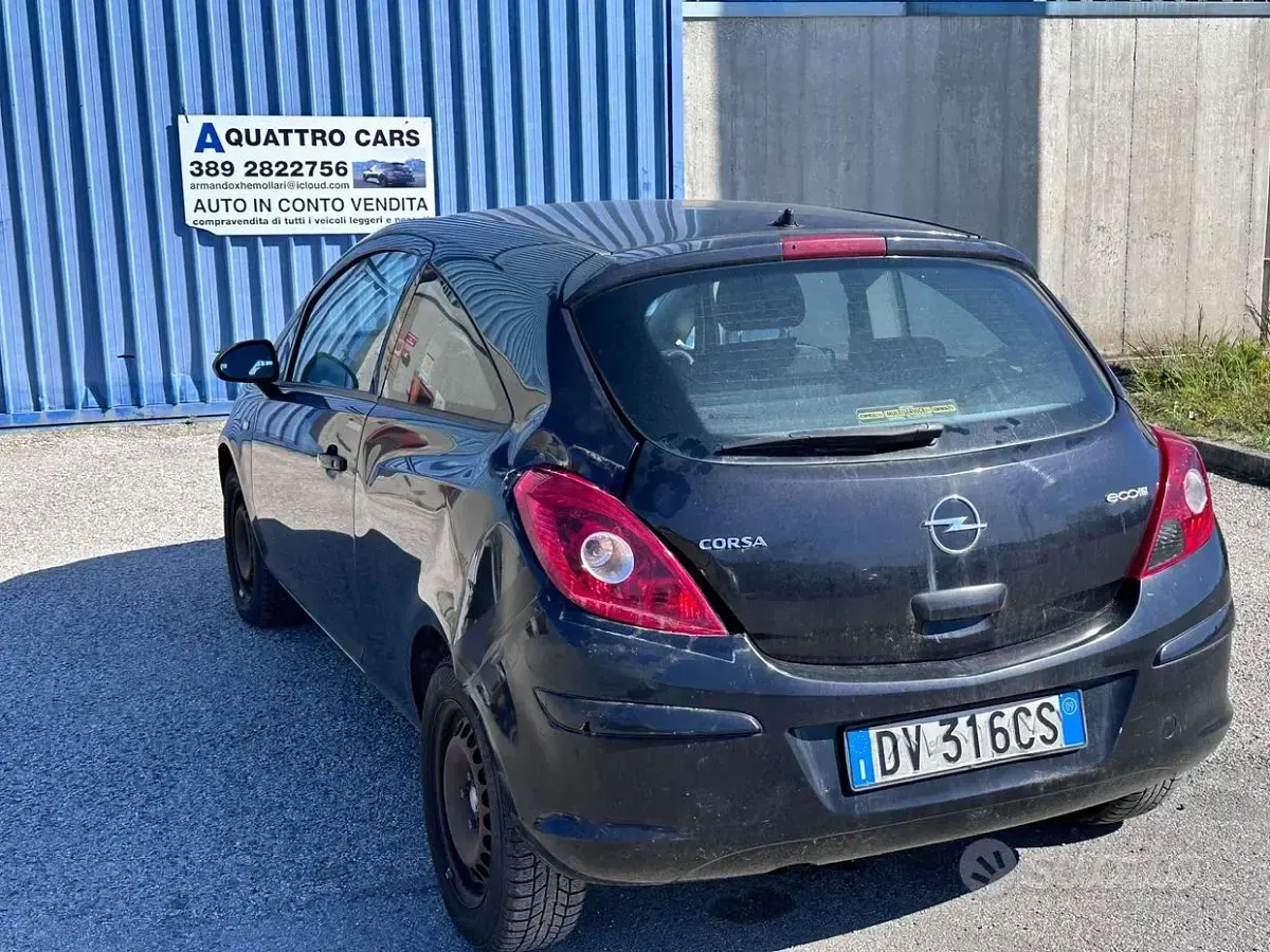 Usata Opel Corsa Cosmo 90 CV (66 kW) 2009 Nero Utilitaria