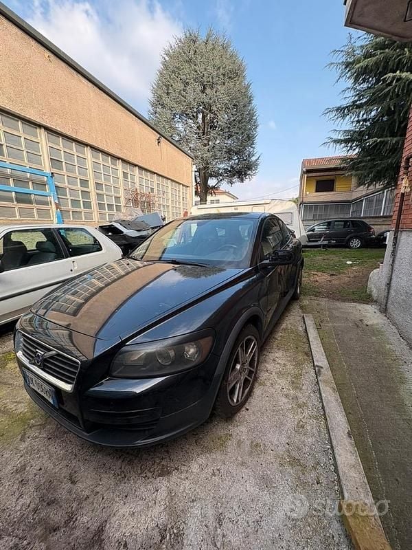 Usata Volvo C30 109 CV (80 kW) 2007 Nero Utilitaria