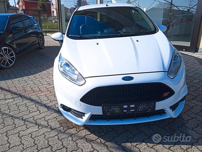 Usata Ford Fiesta ST 182 CV (133 kW) 2016 Bianco Utilitaria