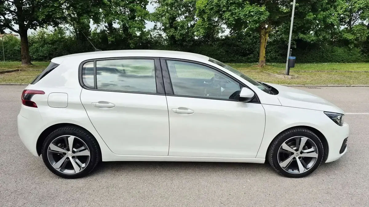Usata Peugeot 308 Business-Line 102 CV (75 kW) 2019 Bianco Berlina