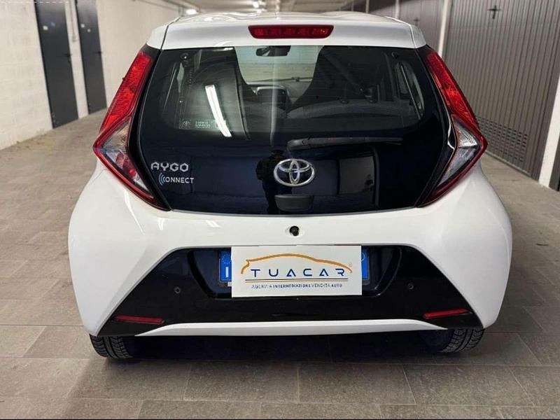 Usata Toyota Aygo X Connect Style 72 CV (52 kW) 2021 Bianco SUV