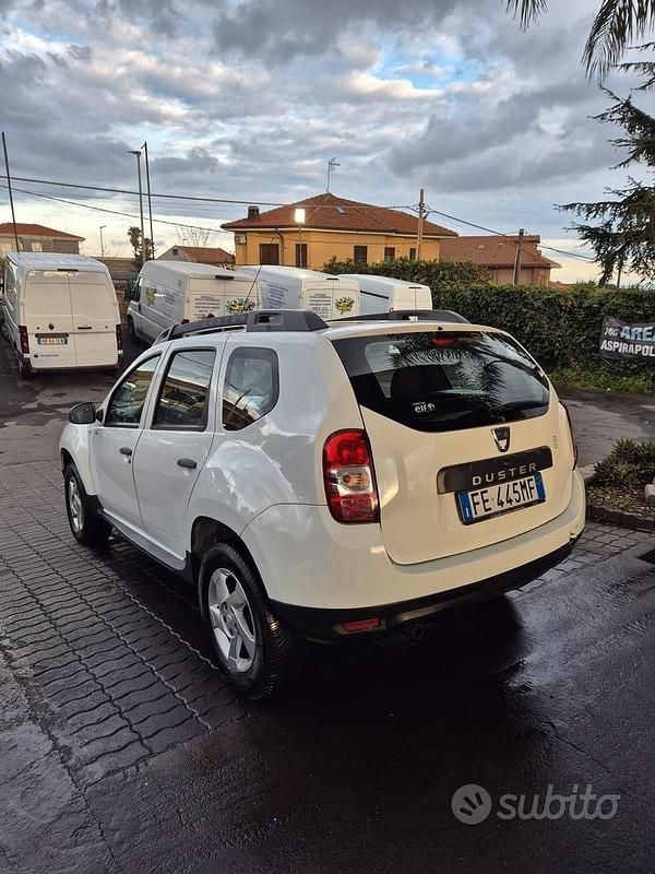 Usata Dacia Duster Lauréate 115 CV (84 kW) 2016 Bianco SUV