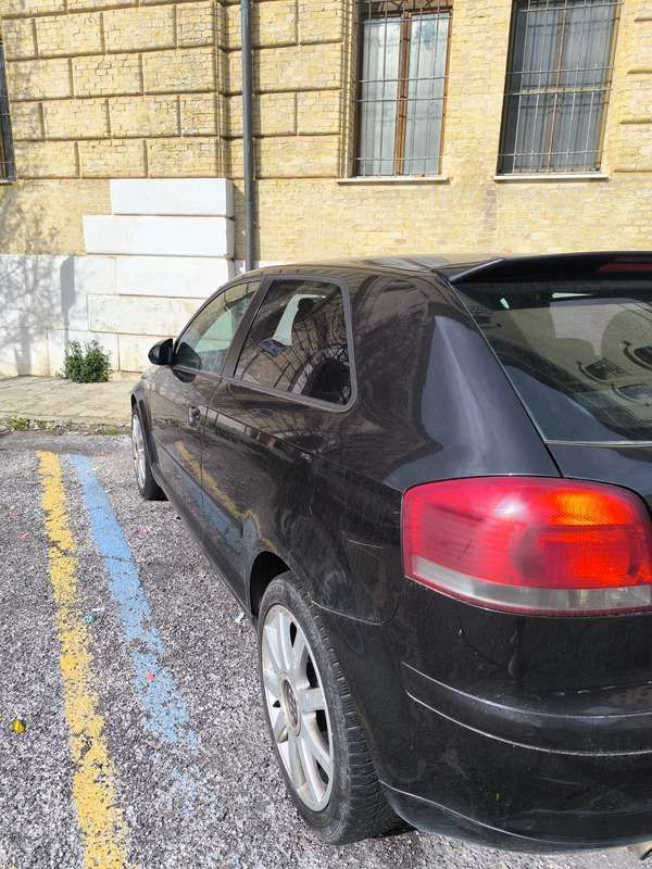 Grigio Usata 2003 Audi A3 Attraction Tre volumi | 1800 € (Super prezzo) - Immagine 1/4