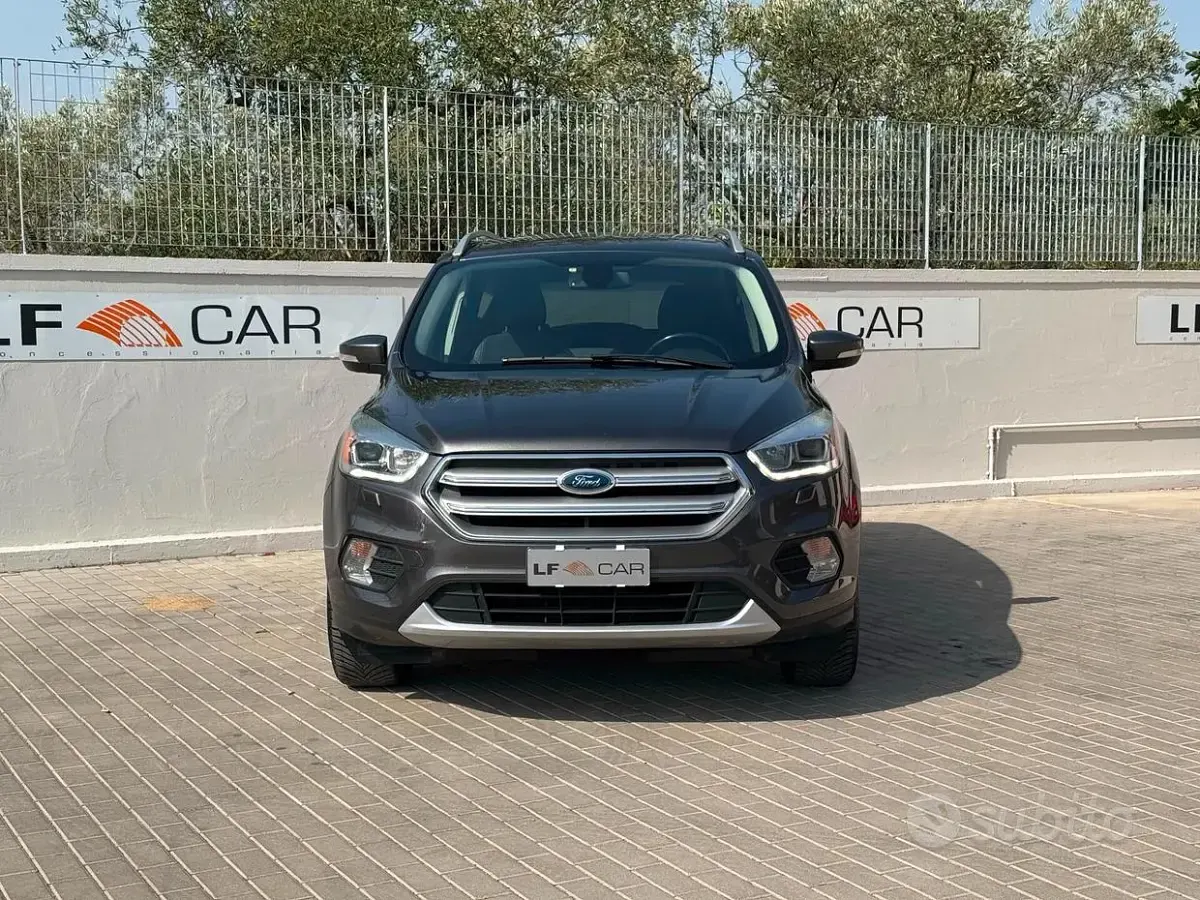 Usata Ford Kuga Titanium 150 CV (110 kW) 2017 Grigio SUV