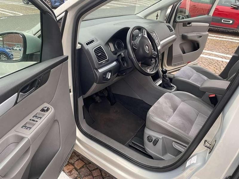 Usata VW Sharan Highline 140 CV (102 kW) 2011 Argento Monovolume