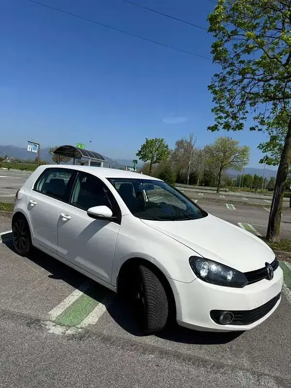 Usata VW Golf VI 105 CV (77 kW) 2010 Bianco Berlina