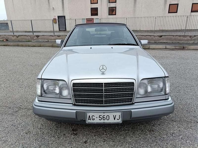 Usata Mercedes E200 136 CV (100 kW) 1995 Cabrio