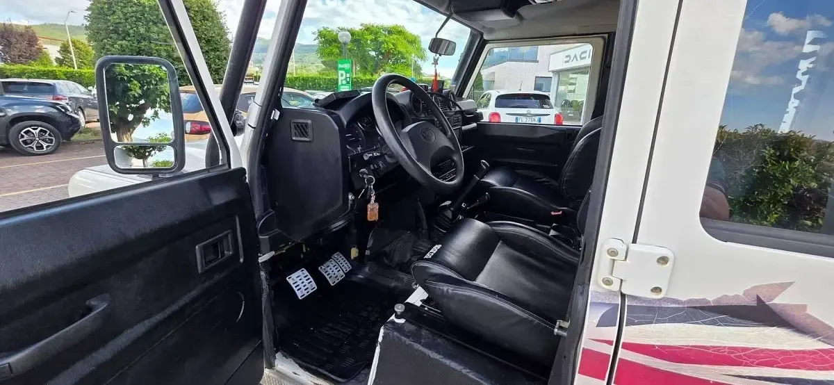 Usata Land Rover Defender 122 CV (89 kW) 2010 Bianco SUV