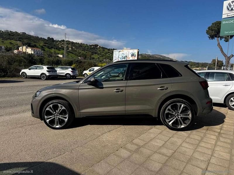 Usata Audi Q5 S-Line 204 CV (150 kW) 2023 Grigio chronos metallizzato SUV