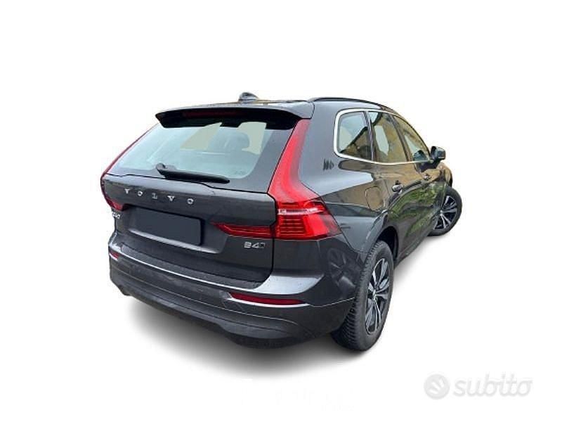 Usata Volvo XC60 Momentum 197 CV (144 kW) 2021 Grigio scuro SUV