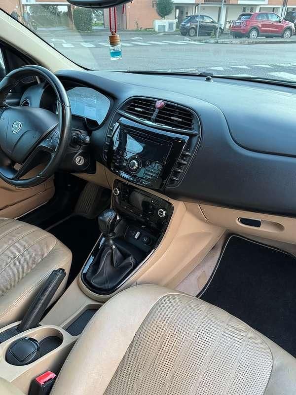 Gebraucht Lancia Delta 105 PS (77 kW) 2014 Weiß Kleinwagen