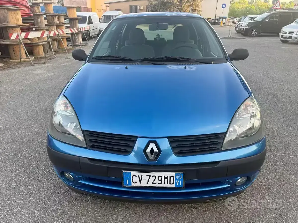 Usata Renault Clio II 75 CV (55 kW) 2005 Blu Berlina