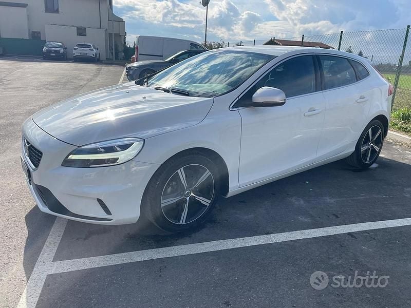Usata Volvo V40 R-Design 120 CV (88 kW) 2017 Bianco Berlina