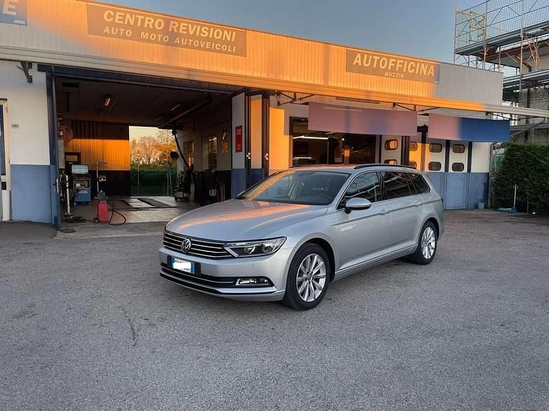 Grigio Usata 2019 VW Passat Business Station wagon | 18.500 € (Buon prezzo) - Immagine 1/4