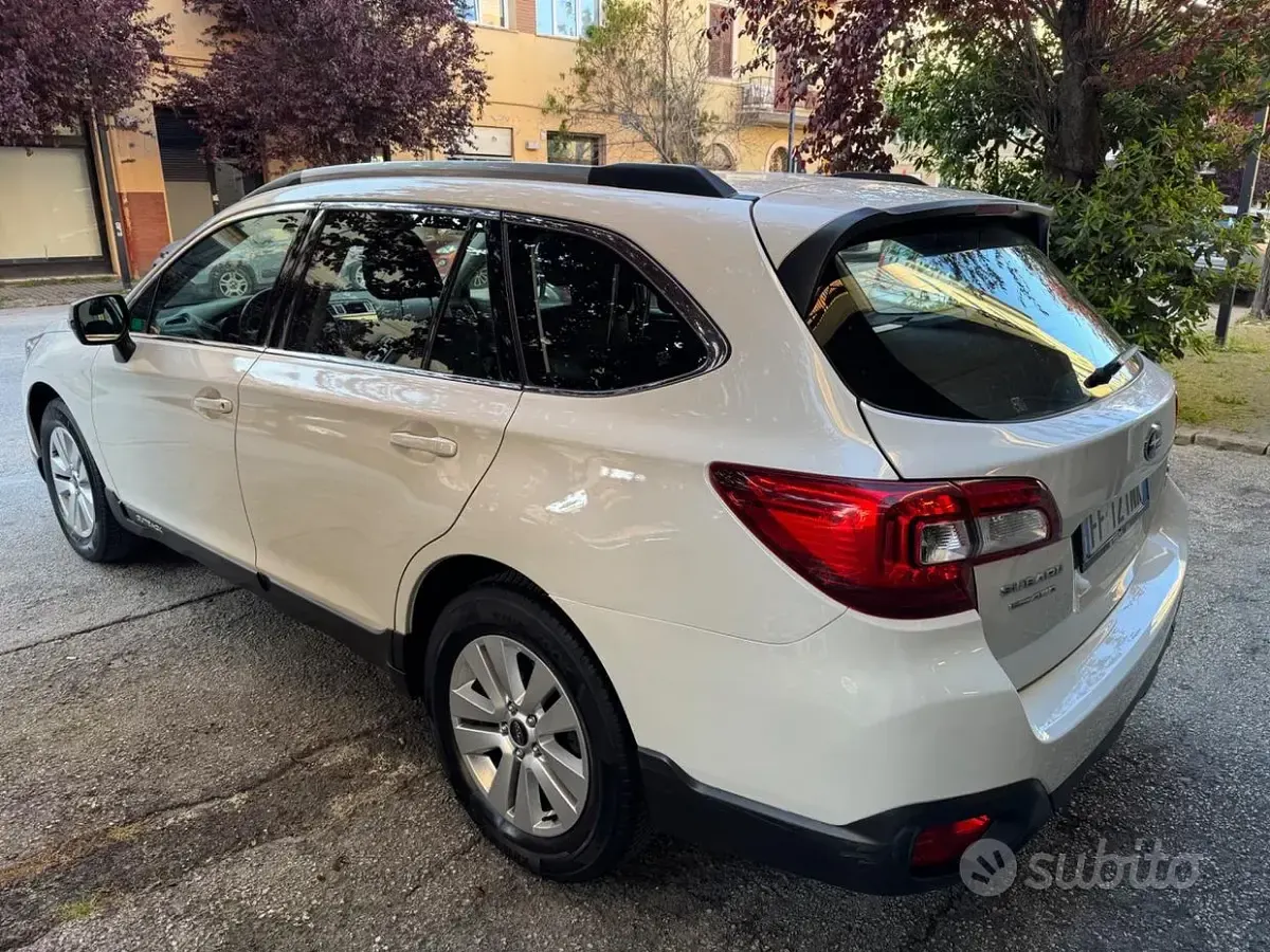 Usata Subaru Outback 150 CV (110 kW) 2016 Bianco Station wagon