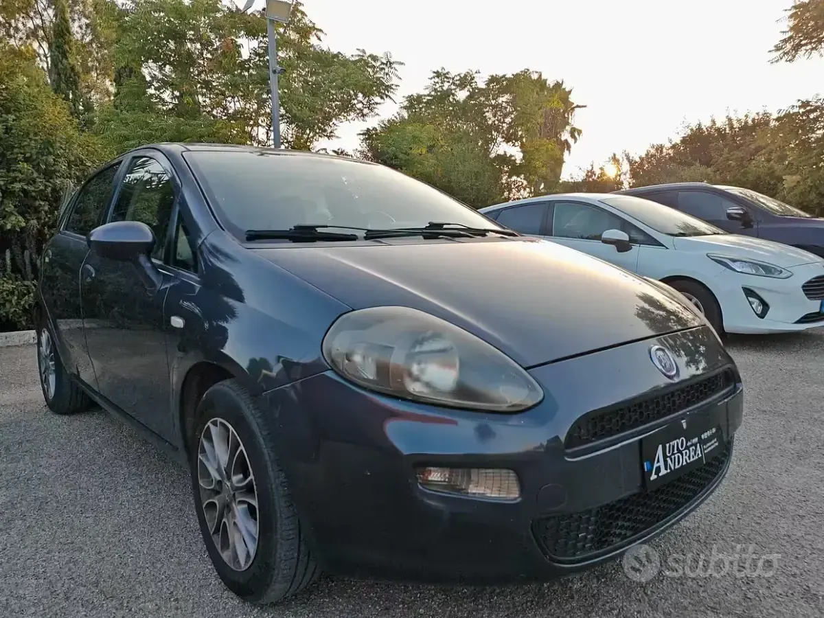 Usata Fiat Grande Punto 85 CV (62 kW) 2012 Grigio Utilitaria