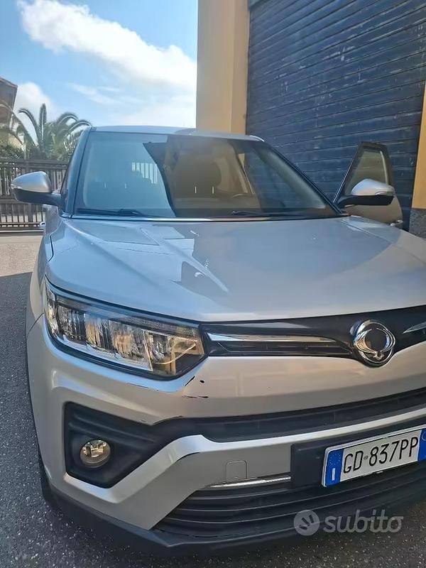 Usata Ssangyong (KGM) Tivoli 136 CV (100 kW) 2021 Grigio SUV
