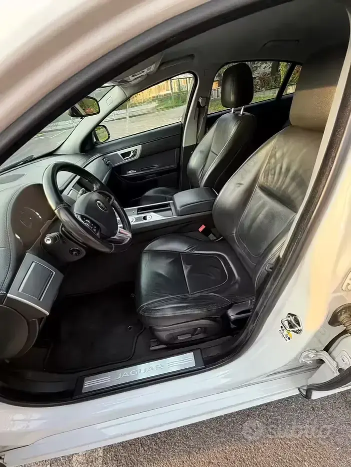 Usata Jaguar XF 200 CV (147 kW) 2014 Bianco Berlina