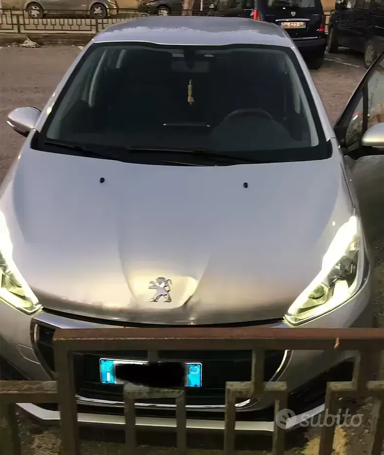 Usata Peugeot 208 75 CV (55 kW) 2016 Grigio Utilitaria