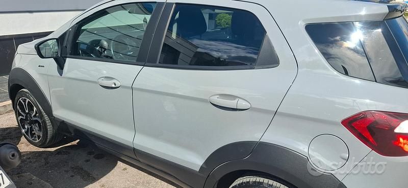 Usata Ford Ecosport 125 CV (91 kW) 2022 Grigio SUV