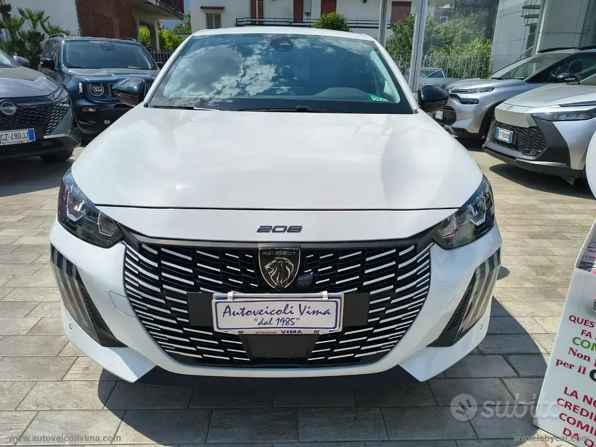 Usata Peugeot 208 Allure 102 CV (75 kW) 2025 Bianco Utilitaria